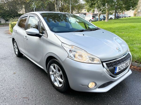 Peugeot 208 Hatchback, Petrol, 2014, Silver
