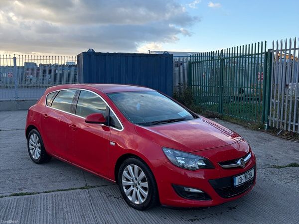 Vauxhall Astra Hatchback, Diesel, 2013, Red