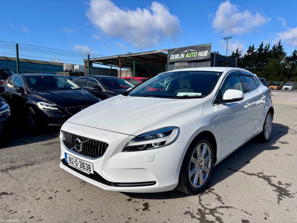 Volvo V40 Hatchback, Diesel, 2018, White