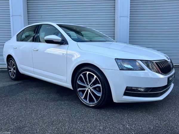 Skoda Octavia Hatchback, Diesel, 2019, White