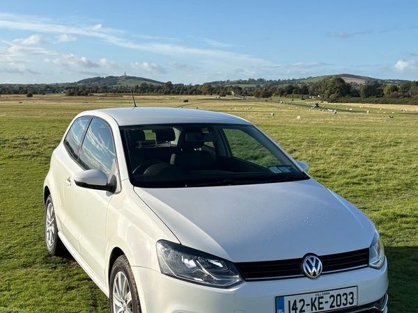 Volkswagen Polo Hatchback, Petrol, 2014, White