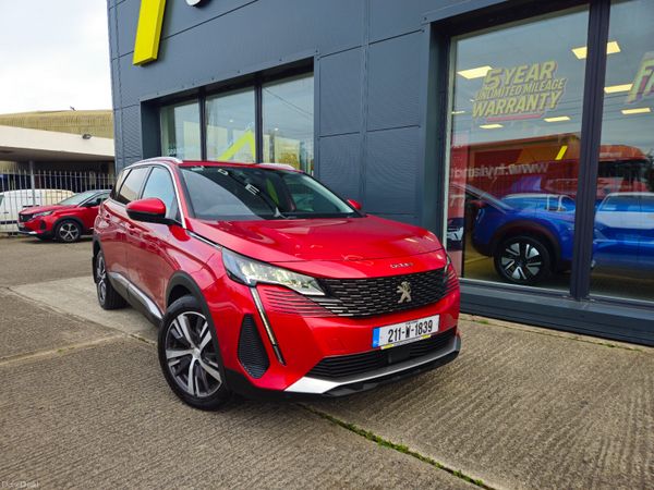 Peugeot 5008 MPV, Diesel, 2021, Red