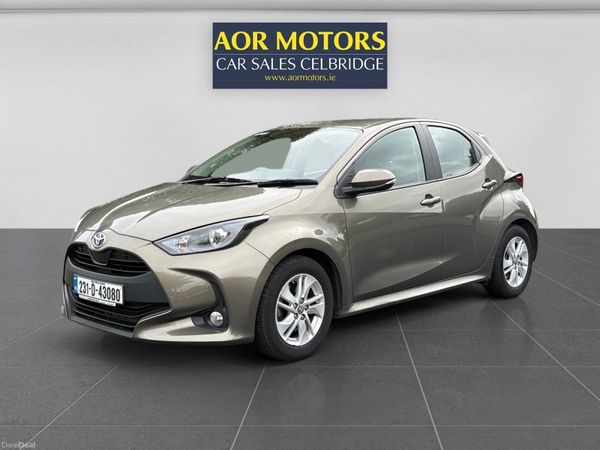 Toyota Yaris Hatchback, Petrol Hybrid, 2023, Green
