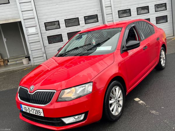 Skoda Octavia Saloon, Petrol, 2015, Red