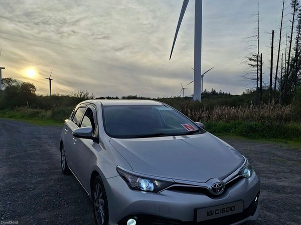 Toyota Auris Hatchback, Diesel, 2016, Silver