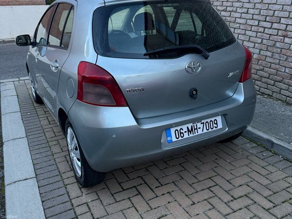 Toyota Yaris Hatchback, Petrol, 2006, Silver