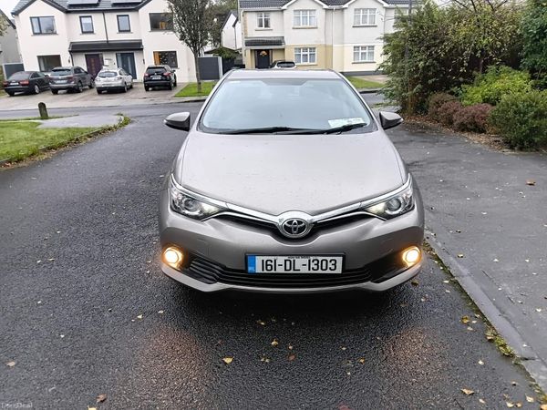 Toyota Auris Hatchback, Diesel, 2016, Bronze