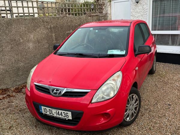 Hyundai i20 Hatchback, Petrol, 2010, Red