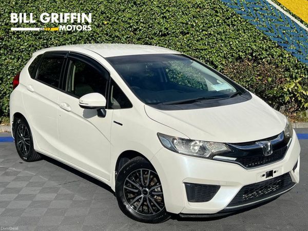 Honda Fit Hatchback, Petrol Hybrid, 2016, White