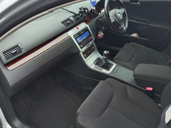 Volkswagen Passat Saloon, Diesel, 2010, Silver