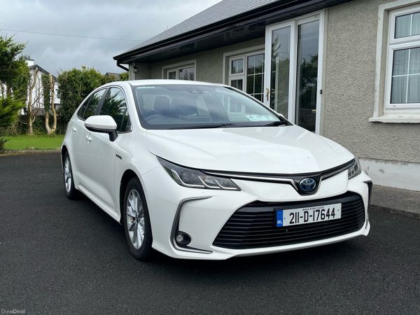 Toyota Corolla Saloon, Petrol Hybrid, 2021, White