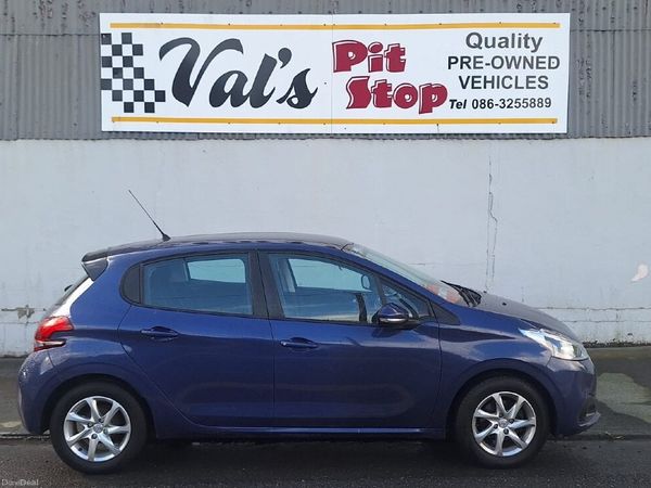 Peugeot 208 Hatchback, Petrol, 2017, Blue
