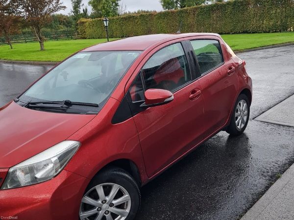 Toyota Yaris Hatchback, Petrol, 2013, Red