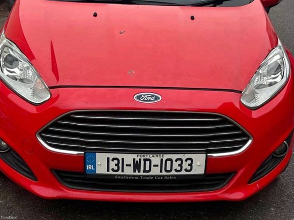 Ford Fiesta Hatchback, Petrol, 2013, Red