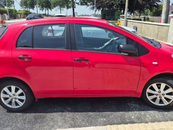 Toyota Yaris Hatchback, Petrol, 2011, Red