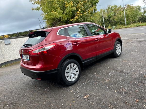 Nissan Qashqai Hatchback, Petrol, 2014, Red