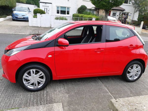 Toyota Aygo Hatchback, Petrol, 2016, Red