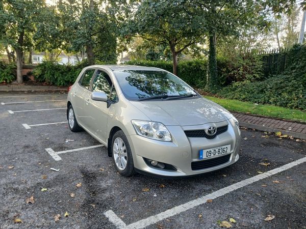 Toyota Auris Hatchback, Petrol, 2009, Silver