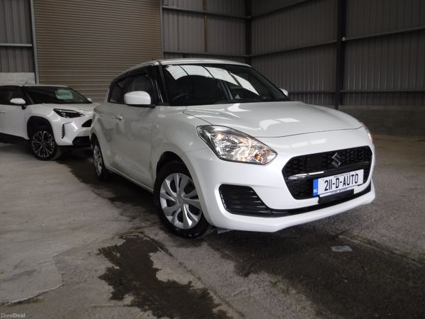 Suzuki Swift Hatchback, Petrol, 2021, White