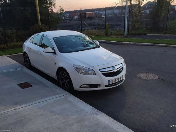 Vauxhall Insignia Hatchback, Diesel, 2011, White