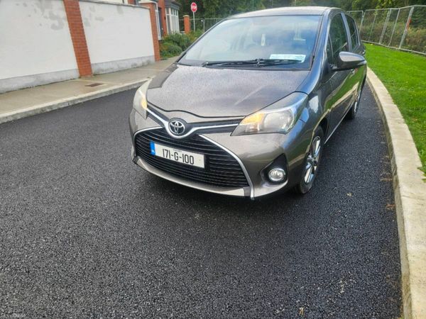 Toyota Yaris Hatchback, Petrol, 2017, Grey