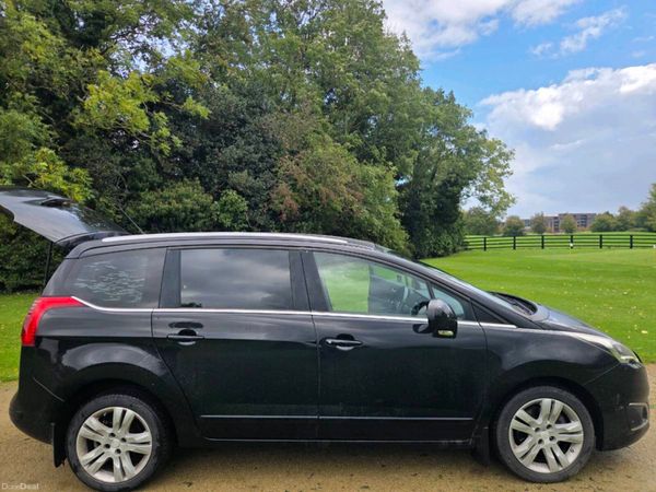 Peugeot 5008 MPV, Diesel, 2016, Black