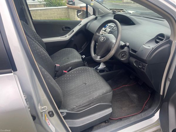 Toyota Yaris Hatchback, Petrol, 2007, Silver