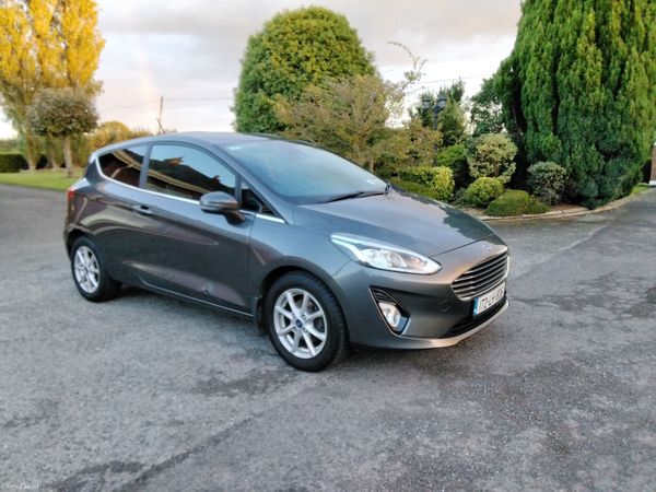 Ford Fiesta Hatchback, Petrol, 2017, Grey