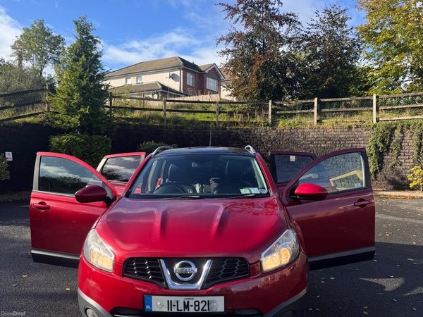 Nissan Qashqai Hatchback, Diesel, 2011, Red