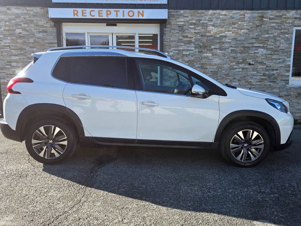 Peugeot 2008 Hatchback, Petrol, 2017, White