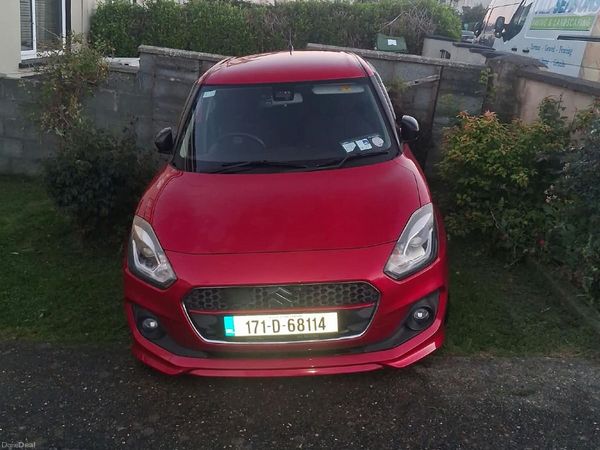 Suzuki Swift Hatchback, Petrol, 2017, Red