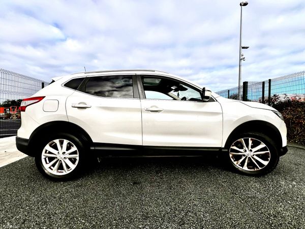 Nissan Qashqai Hatchback, Petrol, 2014, White