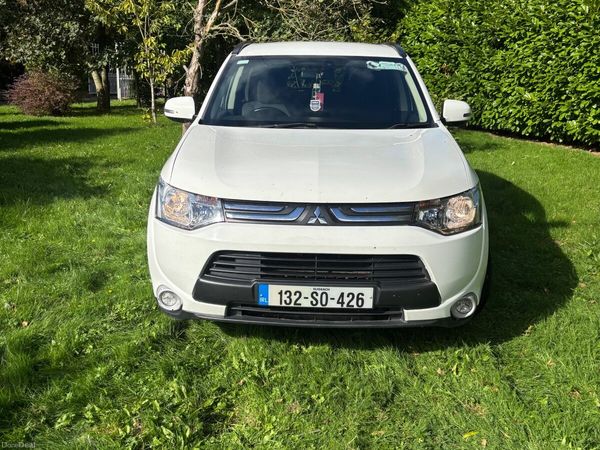 Mitsubishi Outlander SUV, Diesel, 2013, White