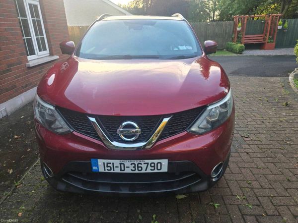 Nissan Qashqai Hatchback, Diesel, 2015, Red