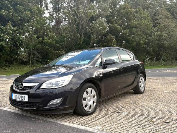 Opel Astra Hatchback, Diesel, 2011, Black