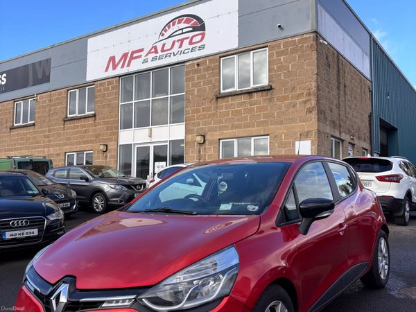 Renault Clio Hatchback, Petrol, 2015, Red