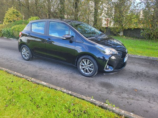 Toyota Yaris Hatchback, Petrol Hybrid, 2017, Black