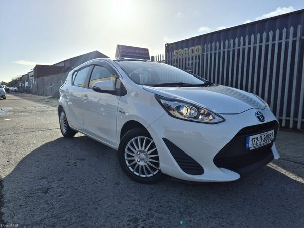 Toyota Aqua Hatchback, Petrol Hybrid, 2017, White