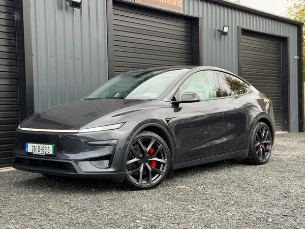 Tesla Model Y MPV, Electric, 2026, Grey
