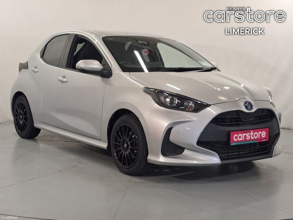 Toyota Yaris Hatchback, Petrol Hybrid, 2022, Silver