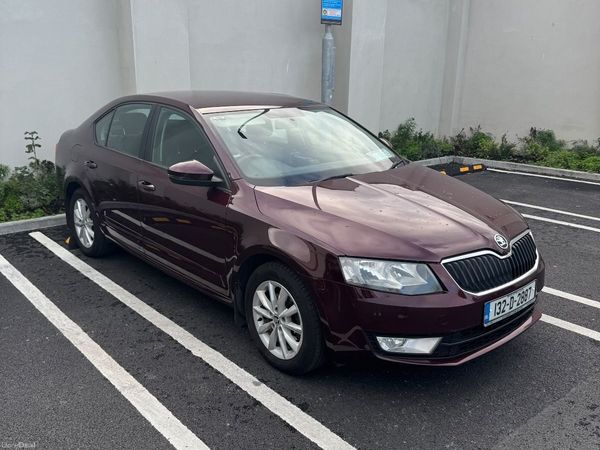 Skoda Octavia Saloon, Diesel, 2013, Red