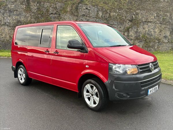 Volkswagen Caravelle MPV, Diesel, 2014, Red