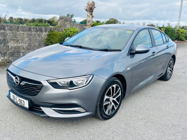 Opel Insignia Hatchback, Diesel, 2019, Grey
