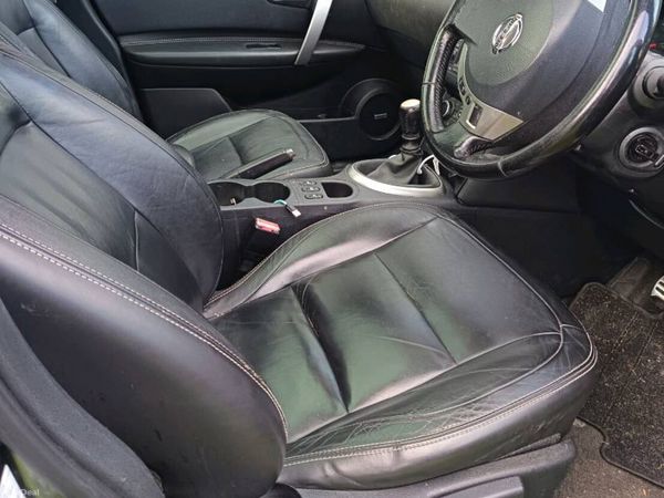 Nissan Qashqai Hatchback, Diesel, 2013, Grey