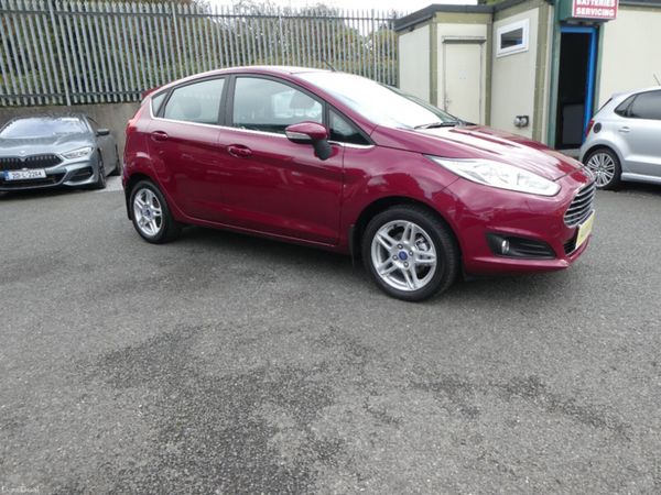 Ford Fiesta Hatchback, Petrol, 2014, Red