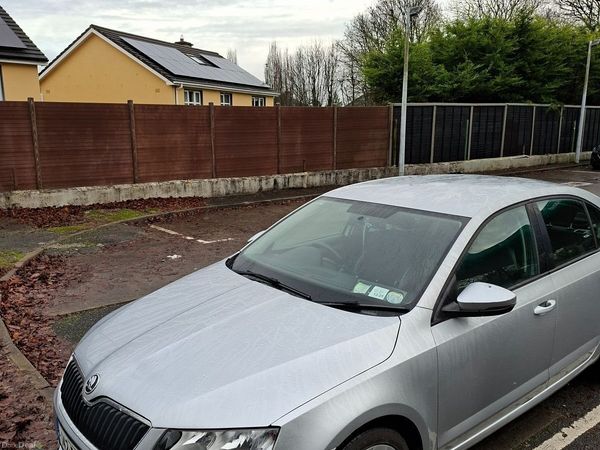 Skoda Octavia Saloon, Diesel, 2014, Silver