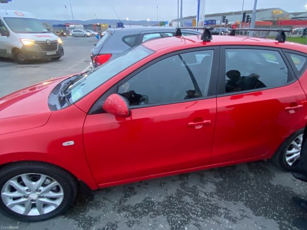 Hyundai i30 Hatchback, Petrol, 2008, Red