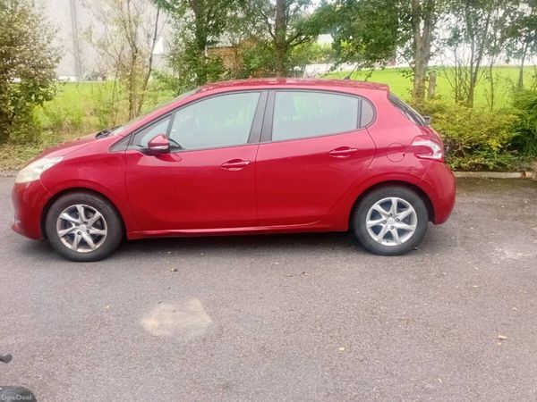 Peugeot 208 Hatchback, Diesel, 2012, Red