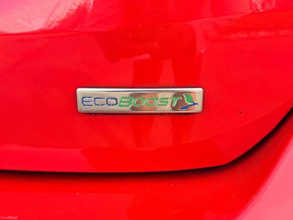 Ford Focus Hatchback, Petrol, 2014, Red