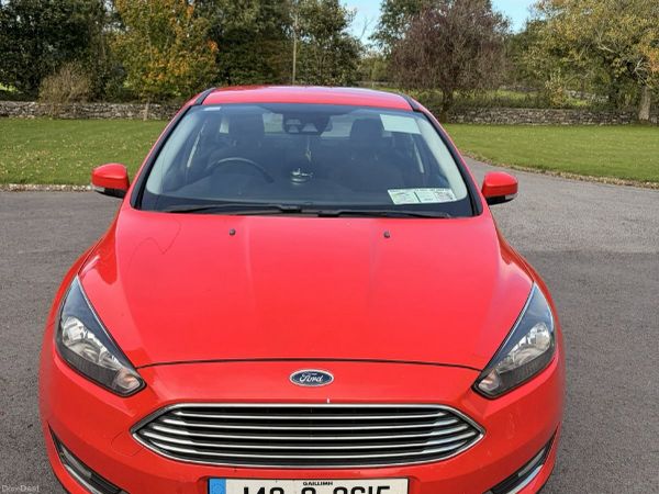 Ford Focus Hatchback, Petrol, 2014, Red